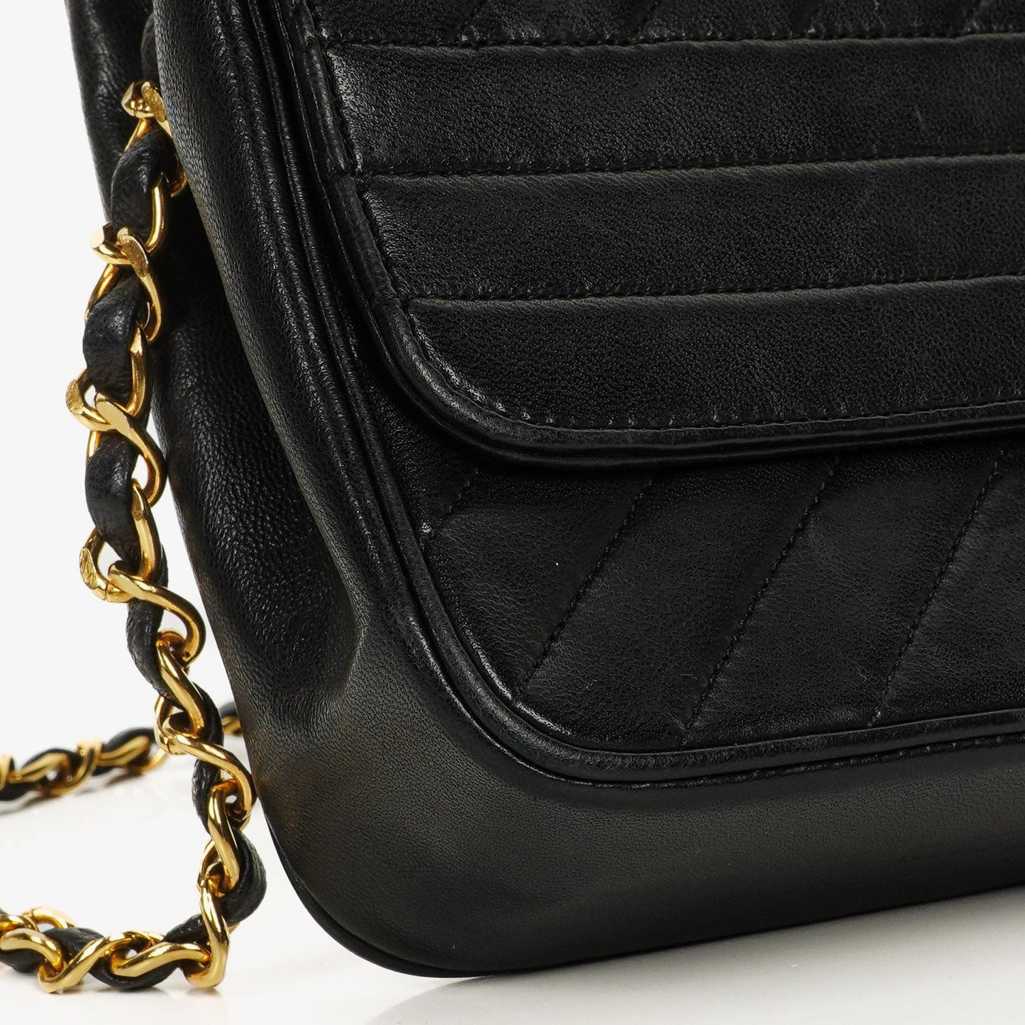 Chanel Schwarze diagonale gesteppte Lammleder Mittel Classic Single Flap Tasche mit 24K vergoldeten Beschlägen