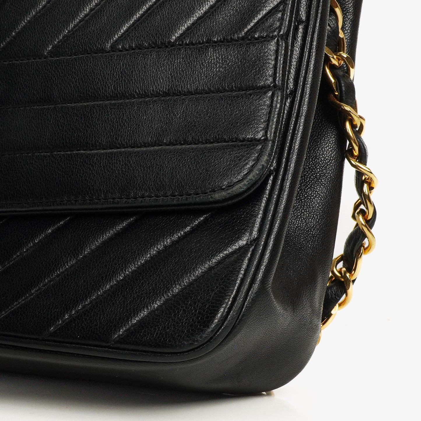 Chanel Schwarze diagonale gesteppte Lammleder Mittel Classic Single Flap Tasche mit 24K vergoldeten Beschlägen