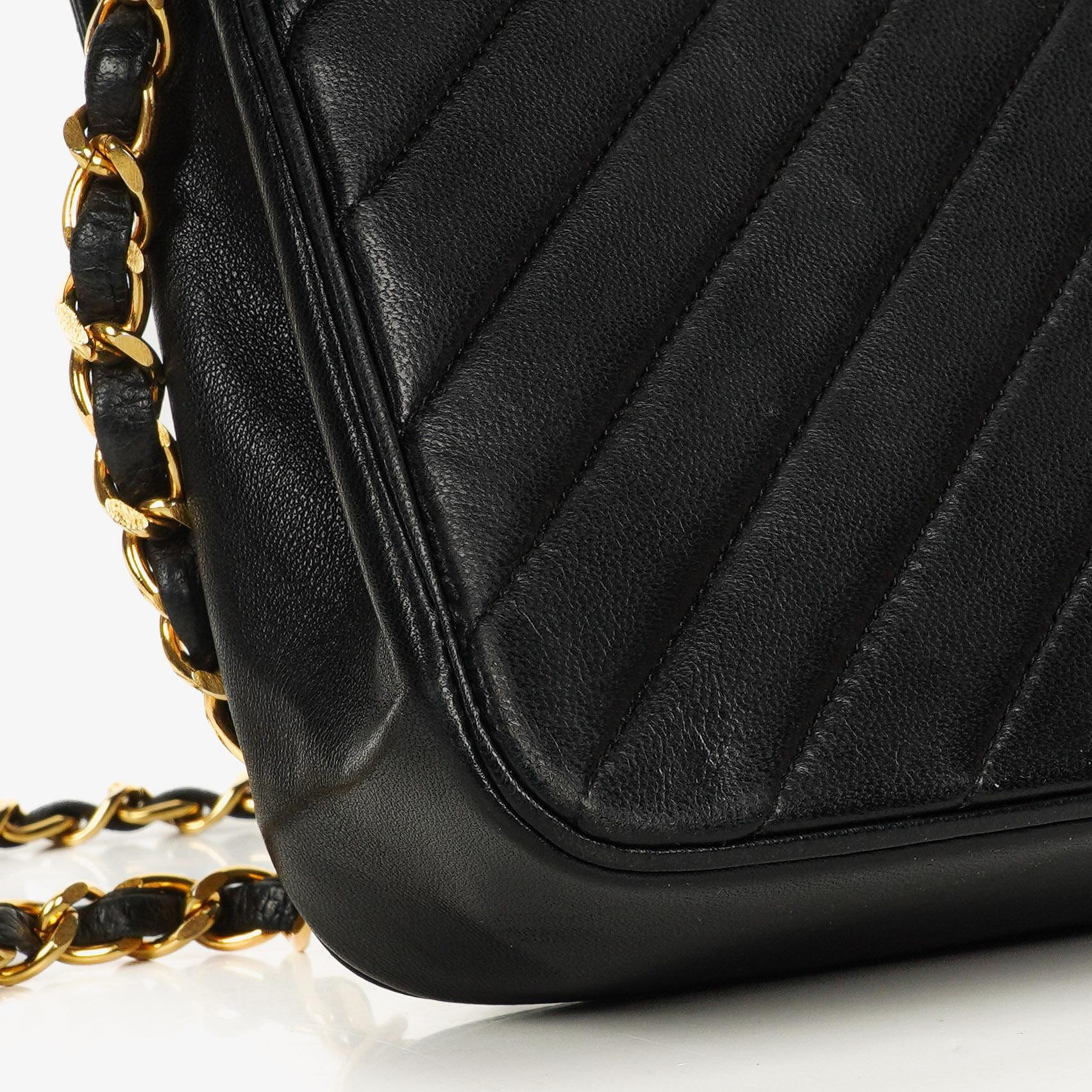 Chanel Schwarze diagonale gesteppte Lammleder Mittel Classic Single Flap Tasche mit 24K vergoldeten Beschlägen