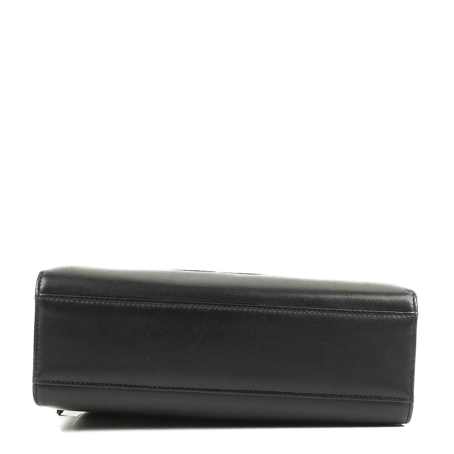 Chanel Camellia Top-Handle-Tasche aus schwarzem Leder