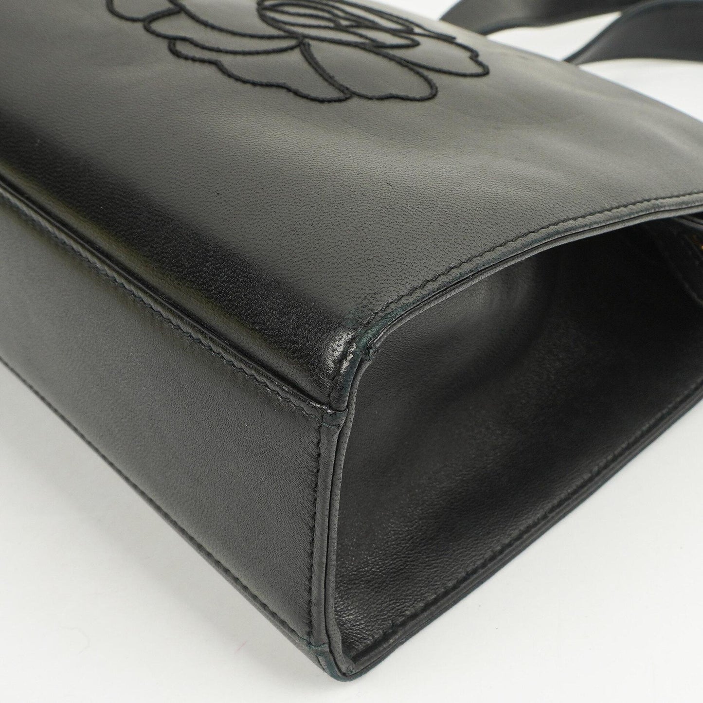 Chanel Camellia Top-Handle-Tasche aus schwarzem Leder