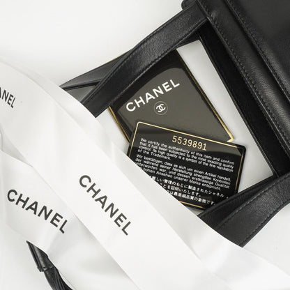 Chanel Camellia Top-Handle-Tasche aus schwarzem Leder