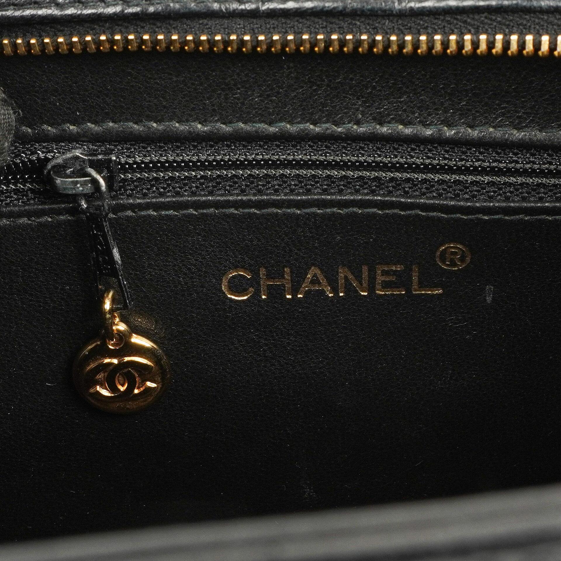 Chanel Camellia Top-Handle-Tasche aus schwarzem Leder