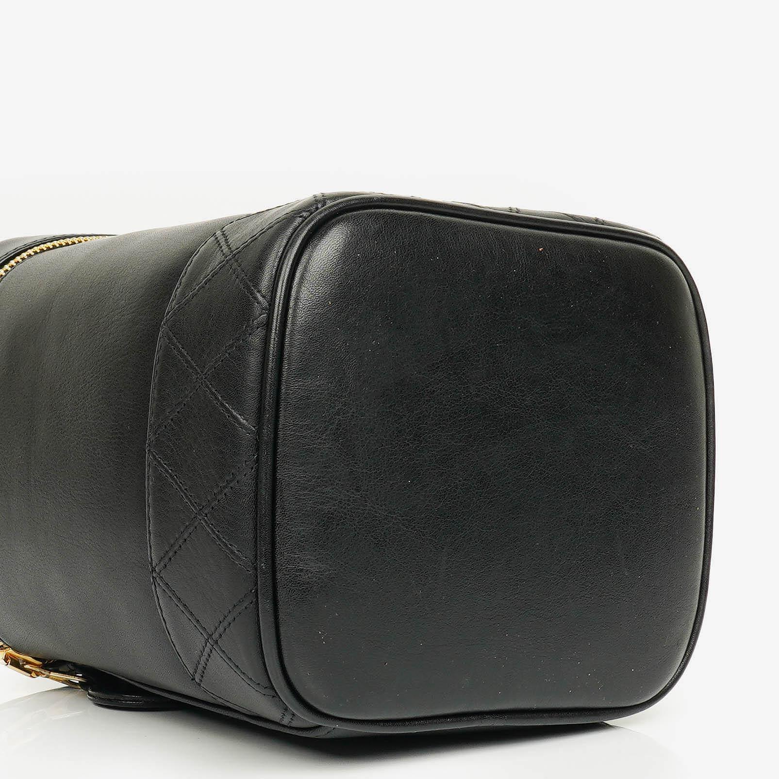 Chanel Vanity Case aus schwarzem Leder