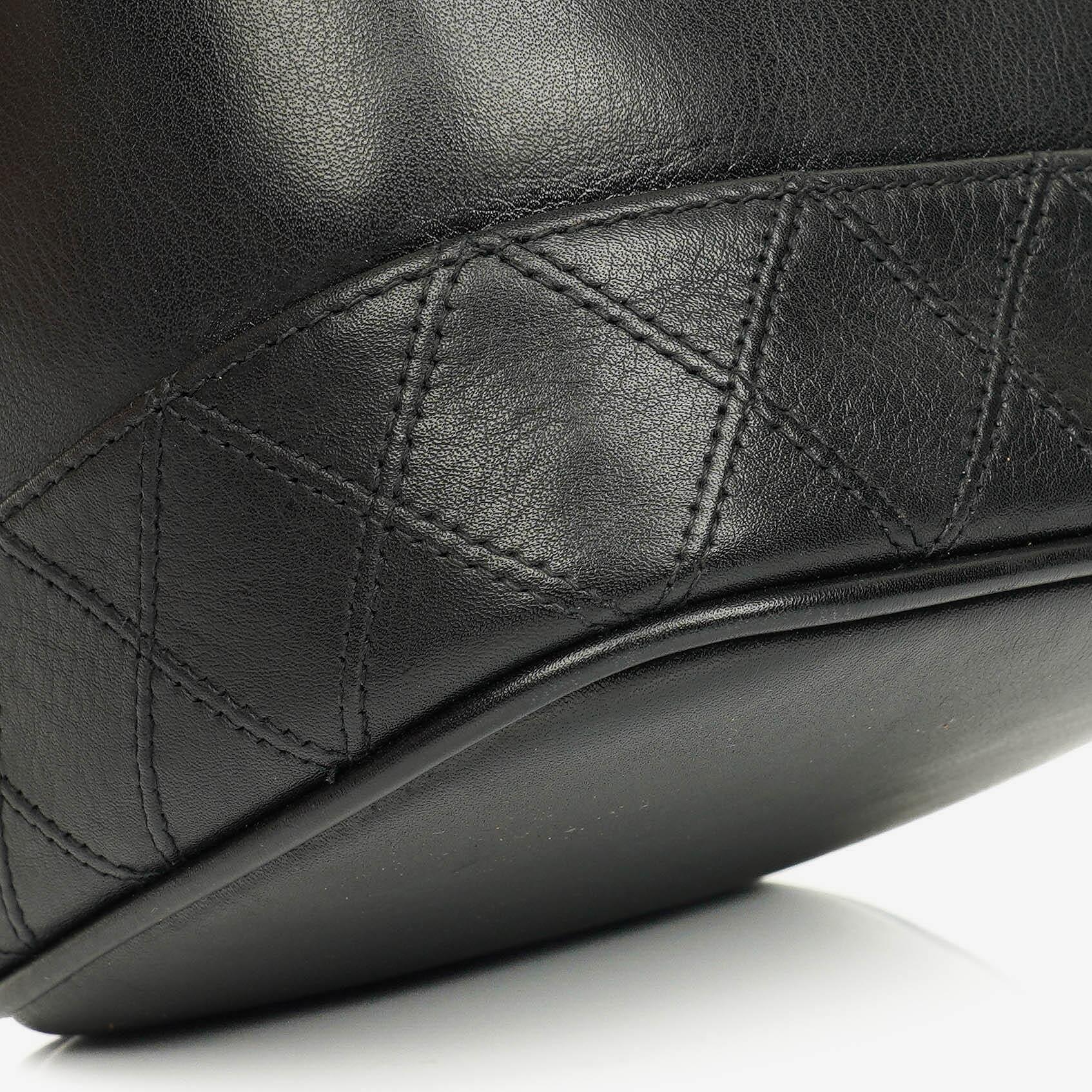Chanel Vanity Case aus schwarzem Leder