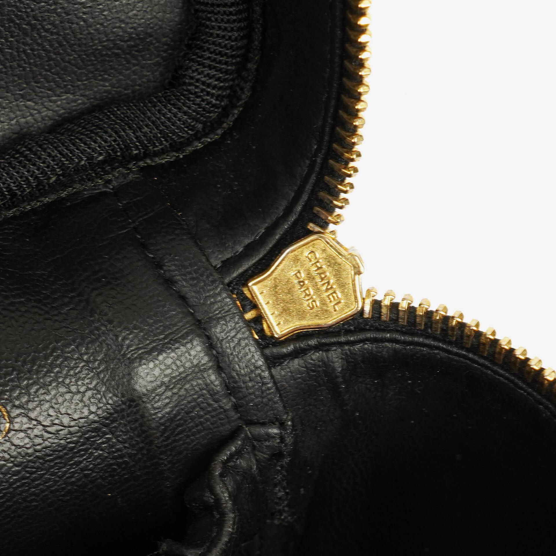 Chanel Vanity Case aus schwarzem Leder