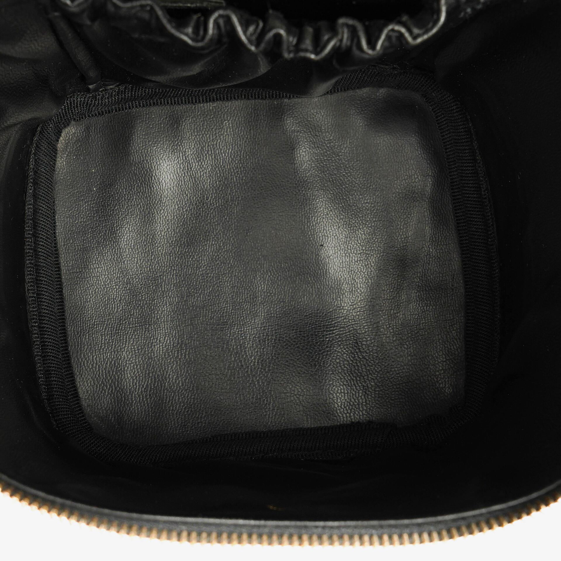 Chanel Vanity Case aus schwarzem Leder