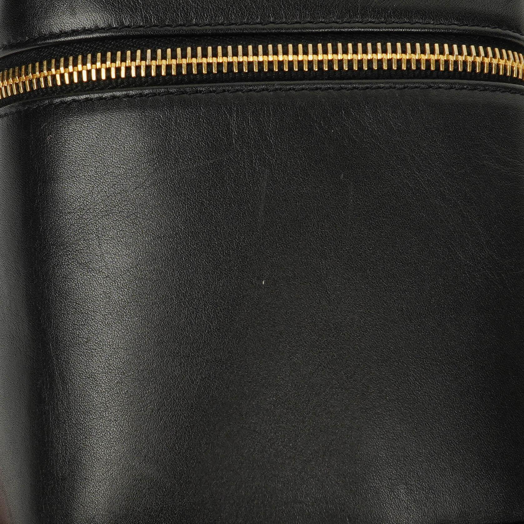 Chanel Vanity Case aus schwarzem Leder