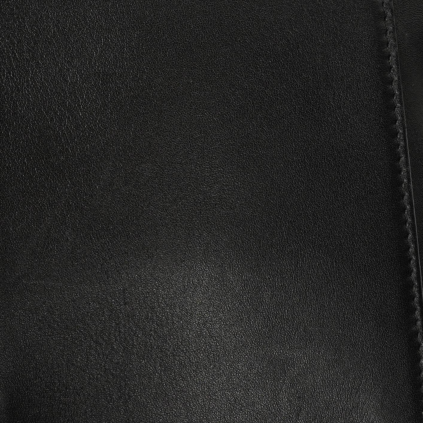 Chanel Vanity Case aus schwarzem Leder