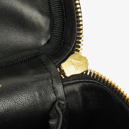 Chanel Vanity Case aus schwarzem Leder