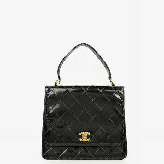 Chanel Schwarze gesteppte Lackleder-Top-Handle-Klappentasche mit 24K vergoldeter Hardware