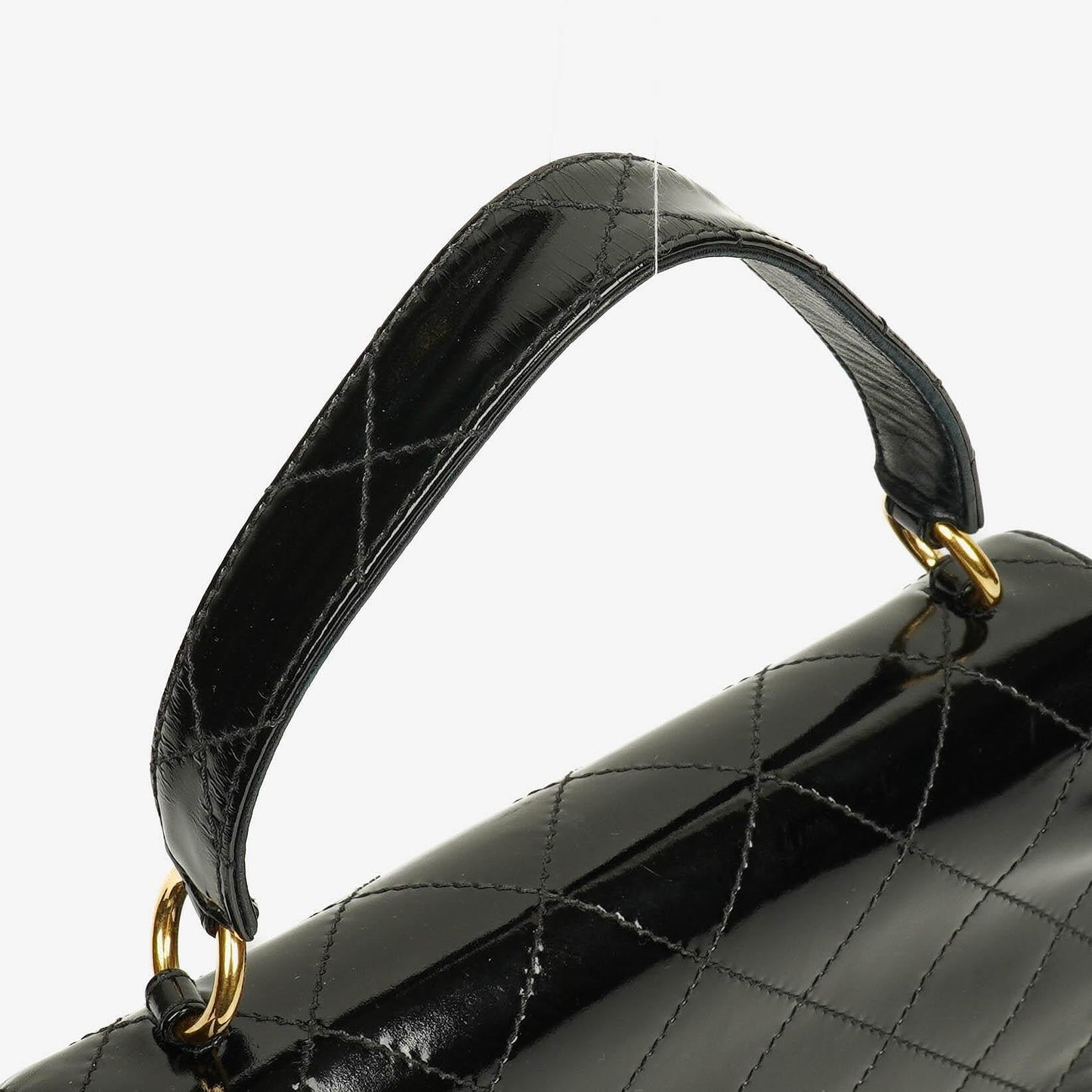 Chanel Schwarze gesteppte Lackleder-Top-Handle-Klappentasche mit 24K vergoldeter Hardware