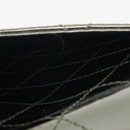Chanel Schwarze gesteppte Lackleder-Top-Handle-Klappentasche mit 24K vergoldeter Hardware