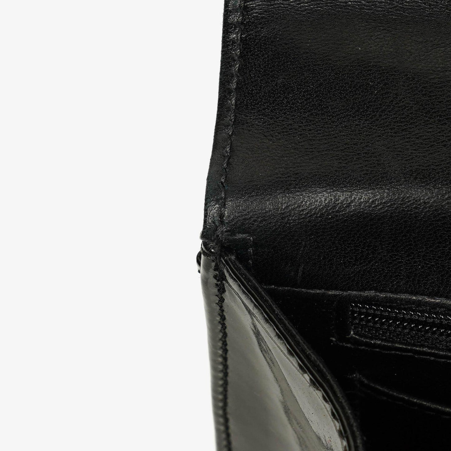 Chanel Schwarze gesteppte Lackleder-Top-Handle-Klappentasche mit 24K vergoldeter Hardware