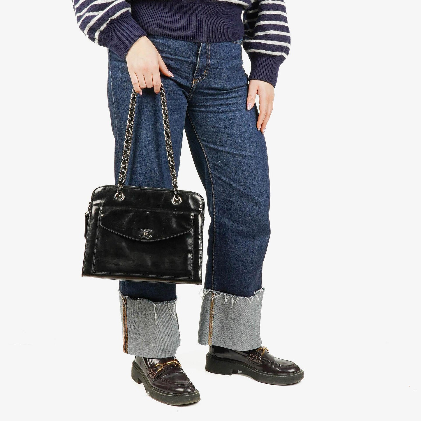Chanel Schultertasche aus schwarzem Lackleder