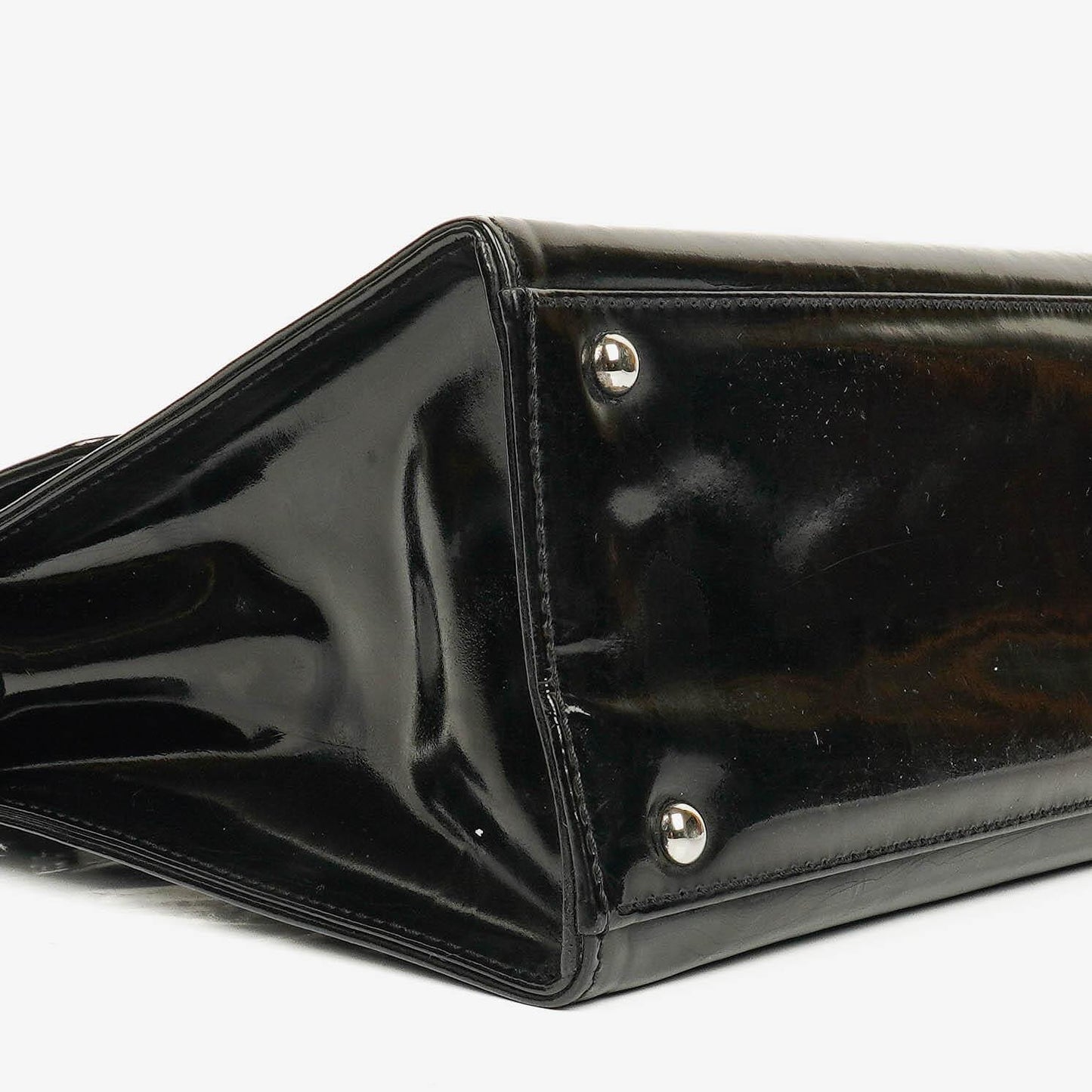 Chanel Schultertasche aus schwarzem Lackleder