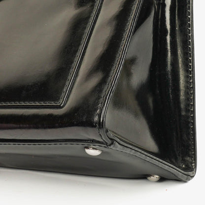 Chanel Schultertasche aus schwarzem Lackleder