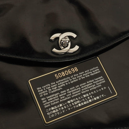Chanel Schultertasche aus schwarzem Lackleder