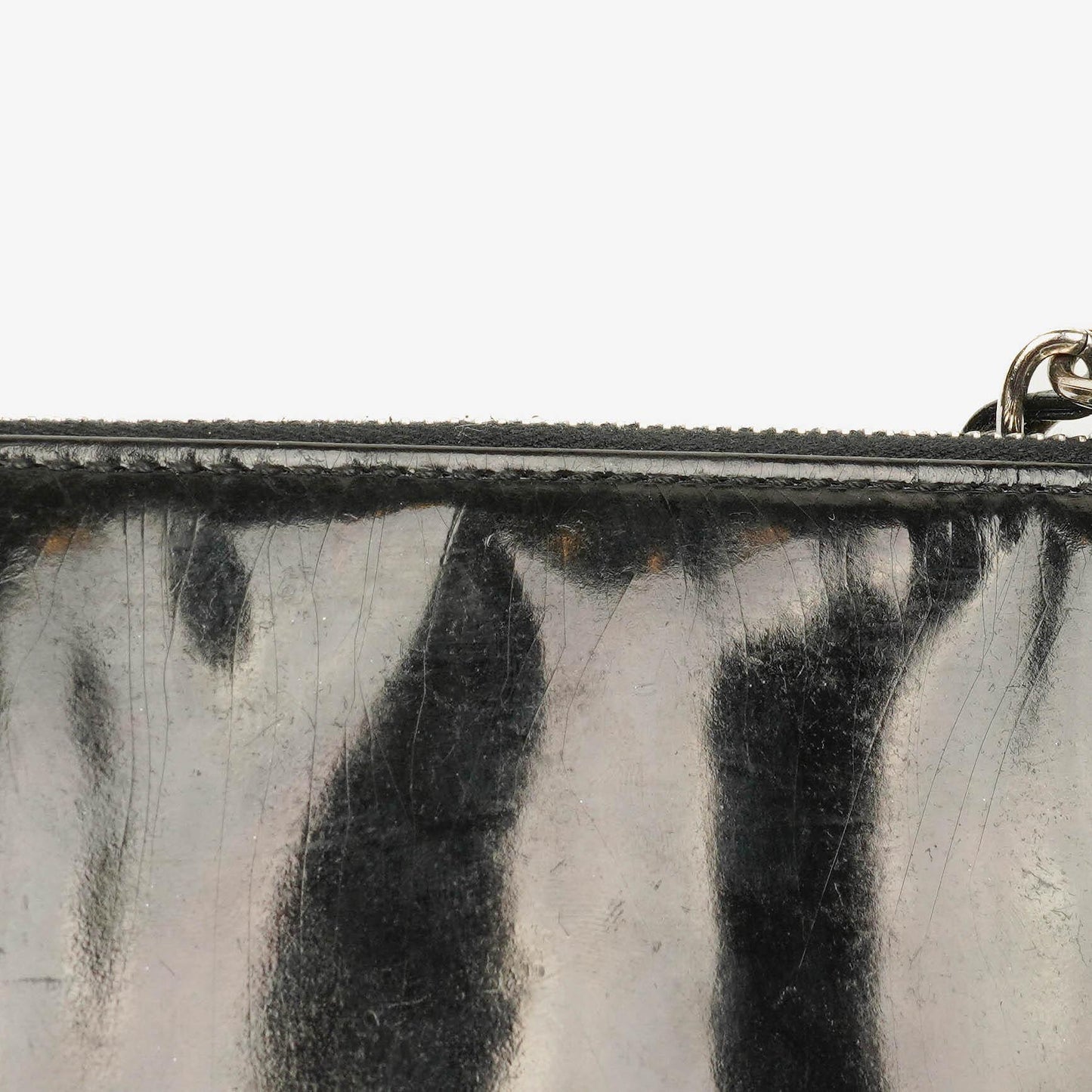 Chanel Schultertasche aus schwarzem Lackleder