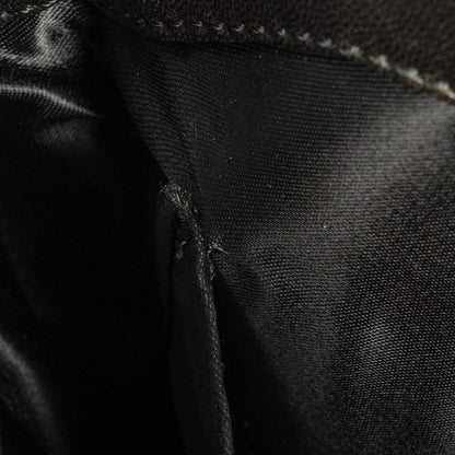 Chanel Schultertasche aus schwarzem Lackleder