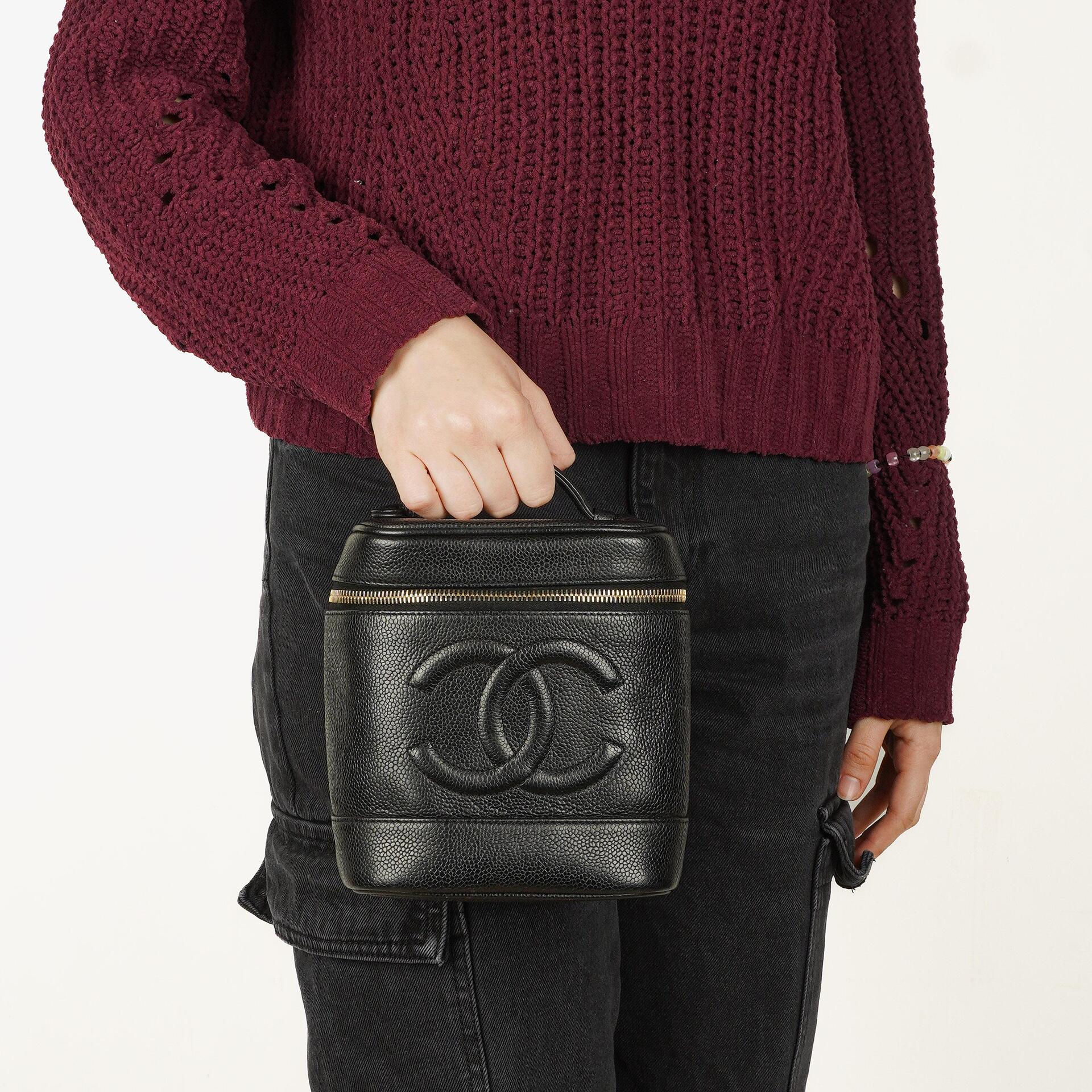 Chanel Vanity Case aus schwarzem gestepptem Kaviarleder