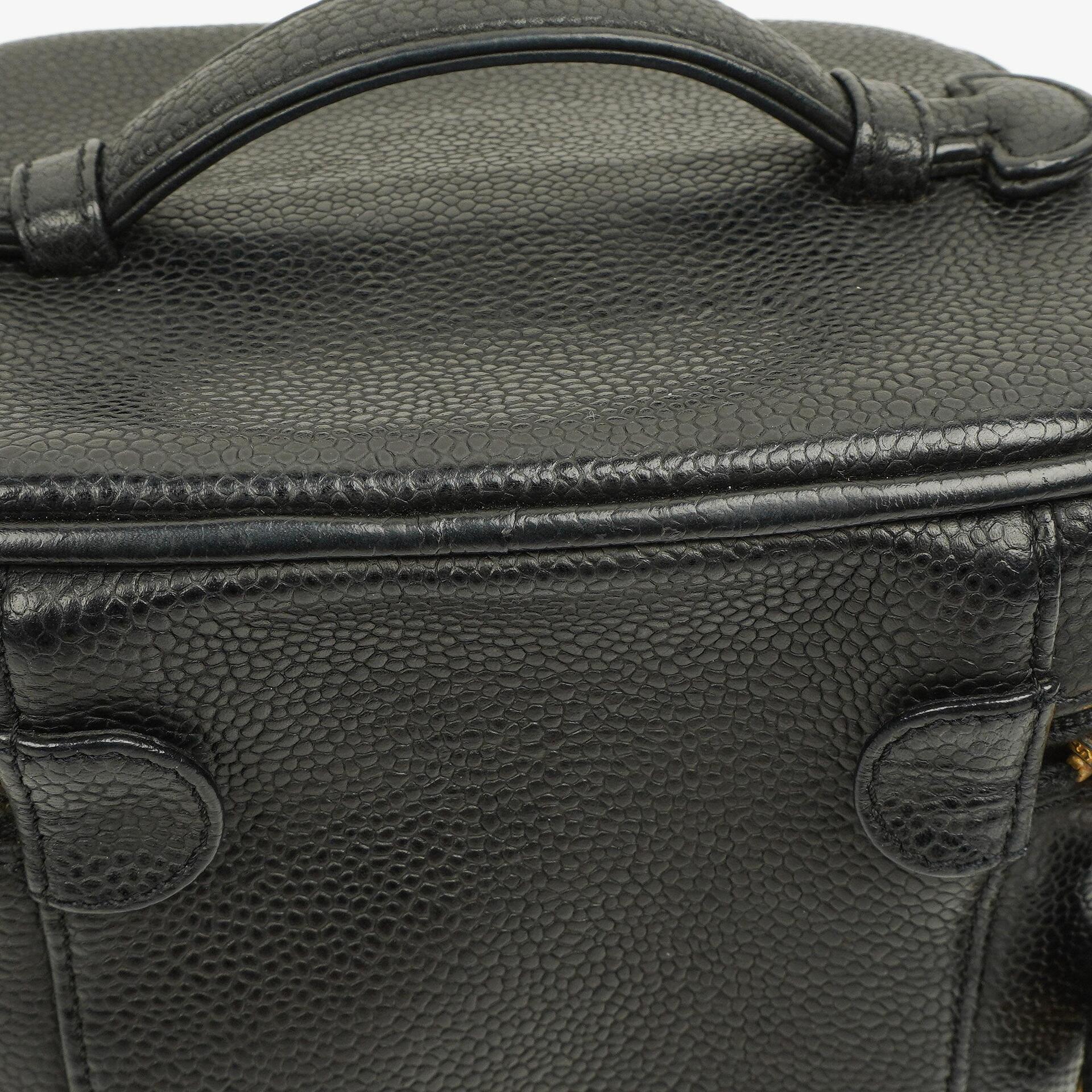 Chanel Vanity Case aus schwarzem gestepptem Kaviarleder