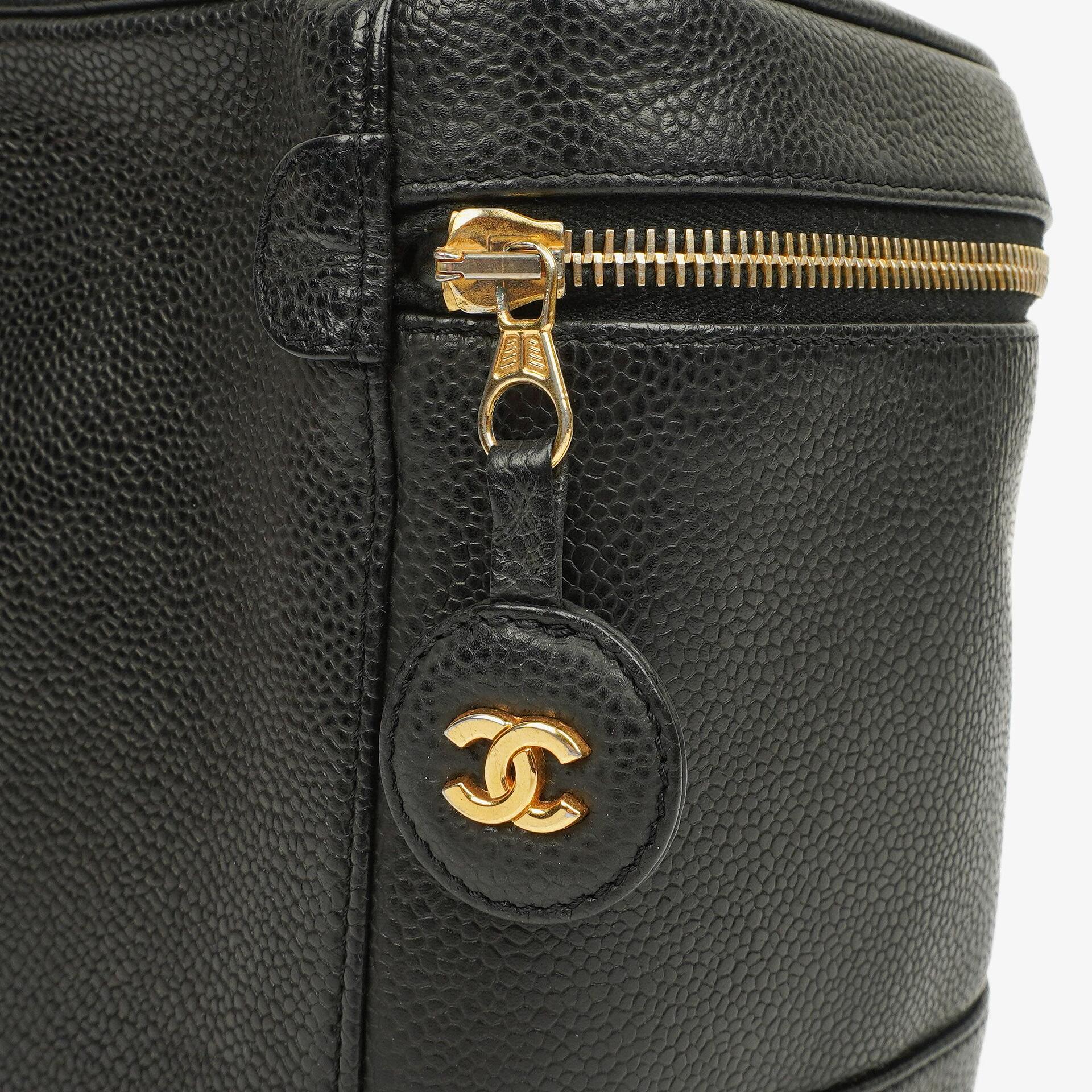 Chanel Vanity Case aus schwarzem gestepptem Kaviarleder
