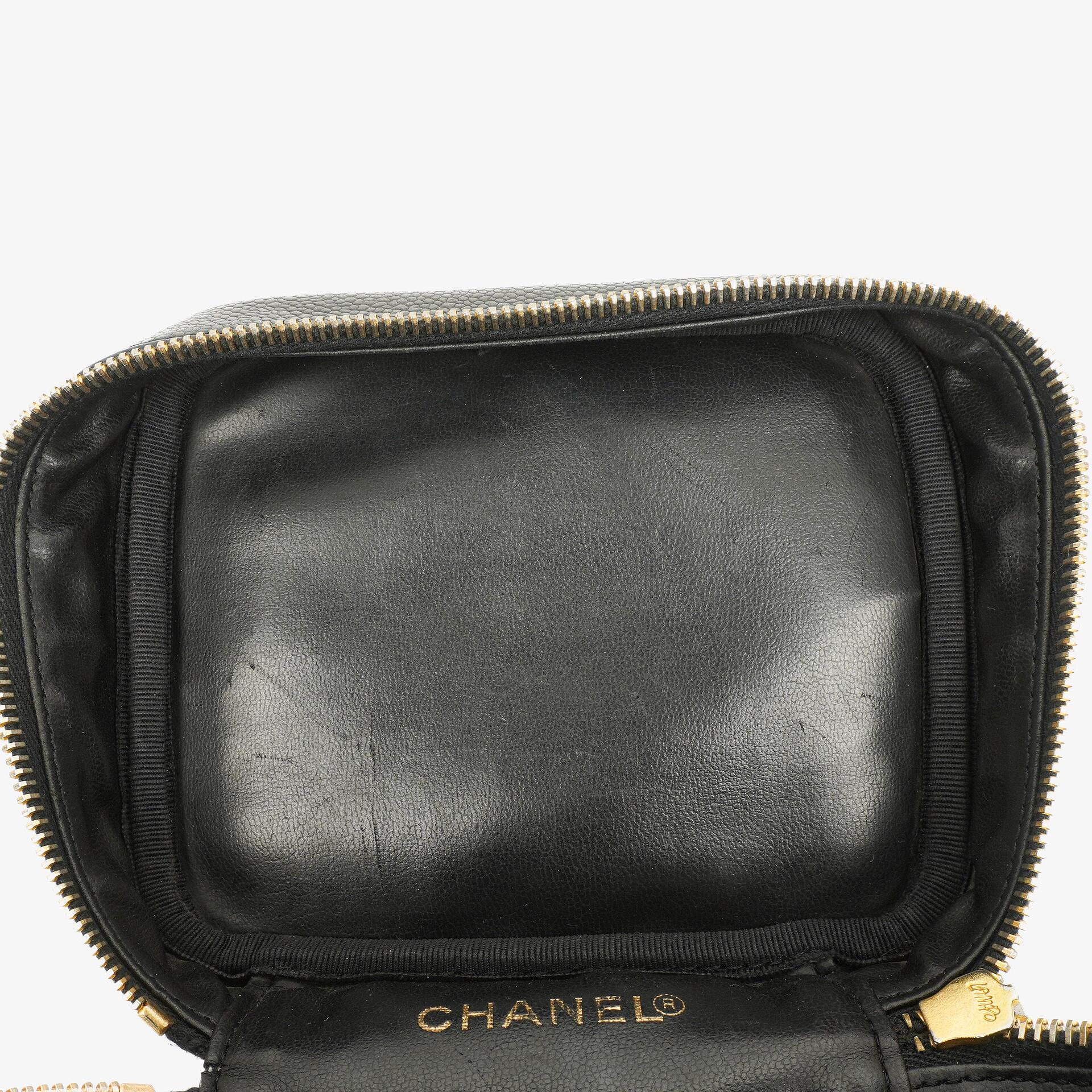 Chanel Vanity Case aus schwarzem gestepptem Kaviarleder