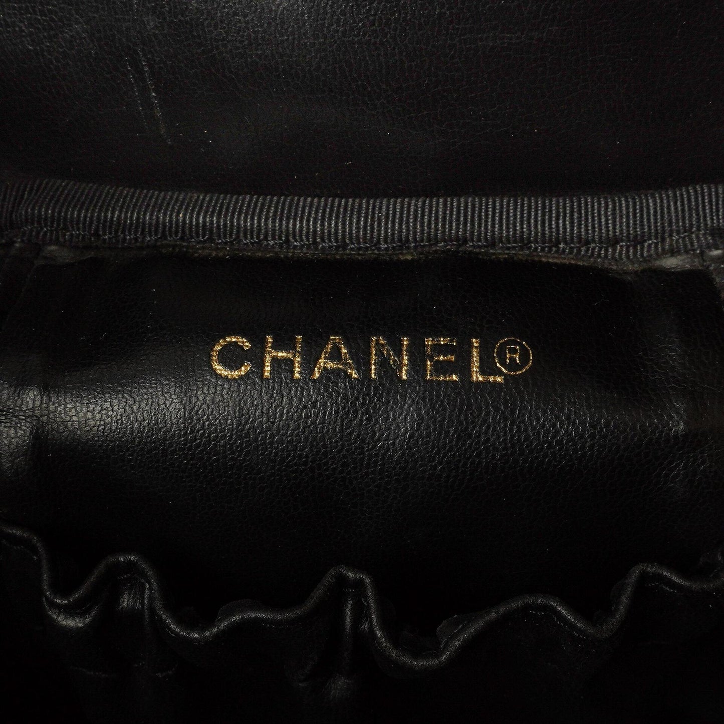 Chanel Vanity Case aus schwarzem gestepptem Kaviarleder