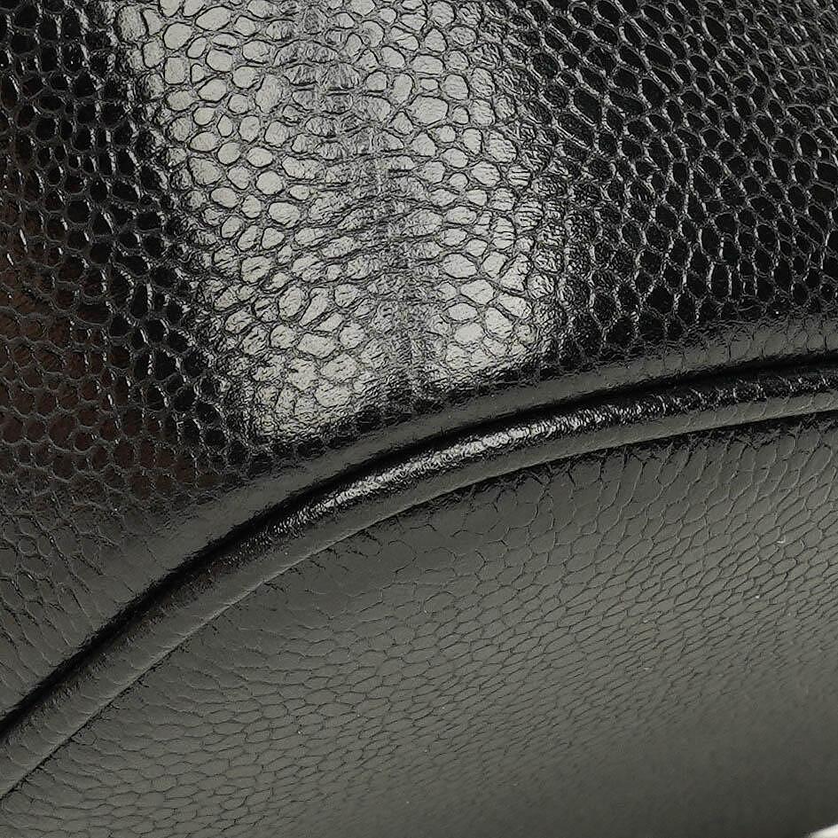 Chanel Vanity Case aus schwarzem gestepptem Kaviarleder