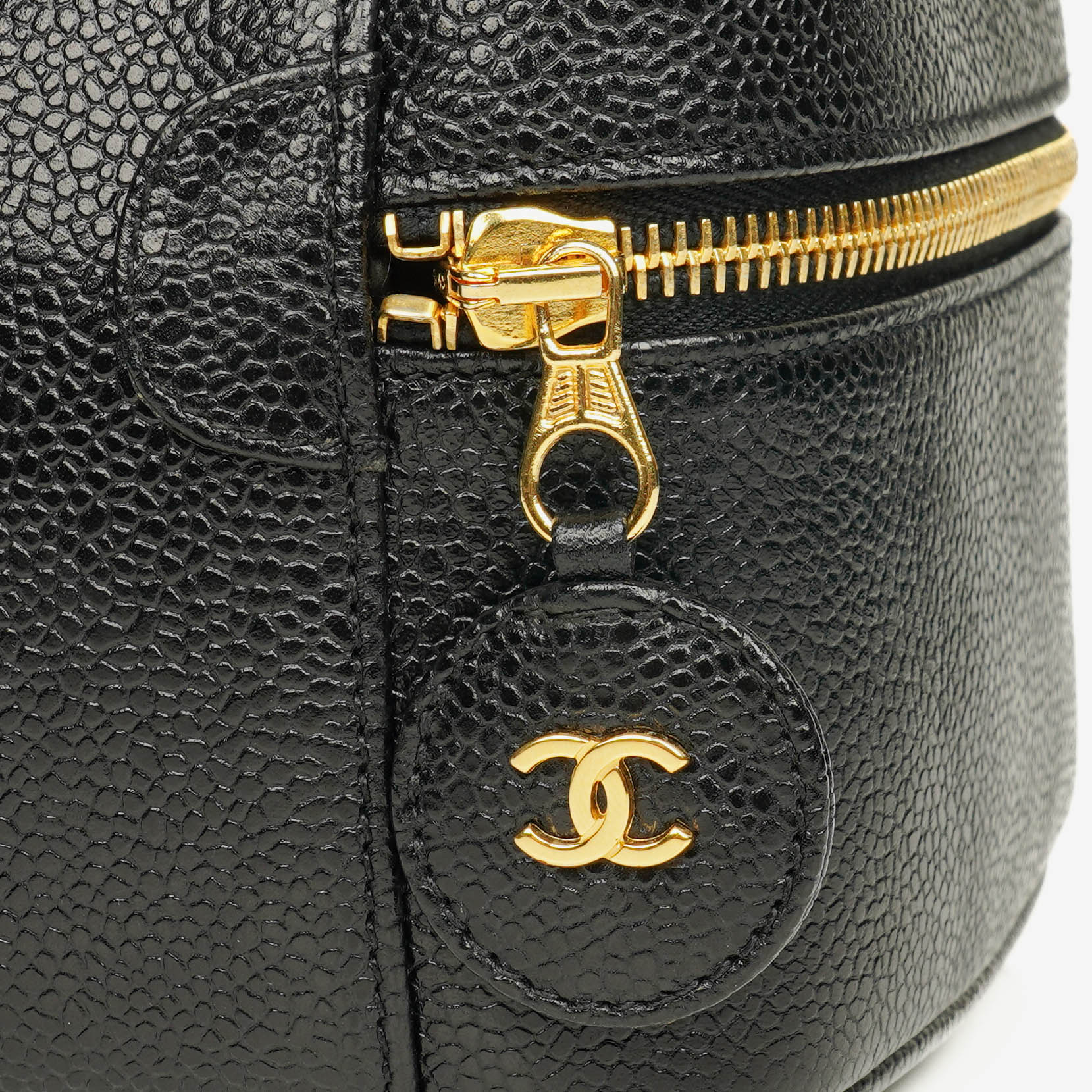 Chanel Vanity Case aus schwarzem gestepptem Kaviarleder