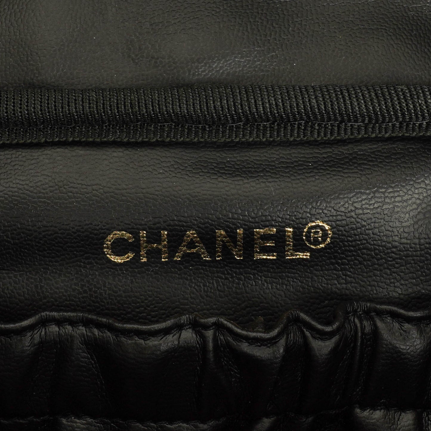 Chanel Vanity Case aus schwarzem gestepptem Kaviarleder