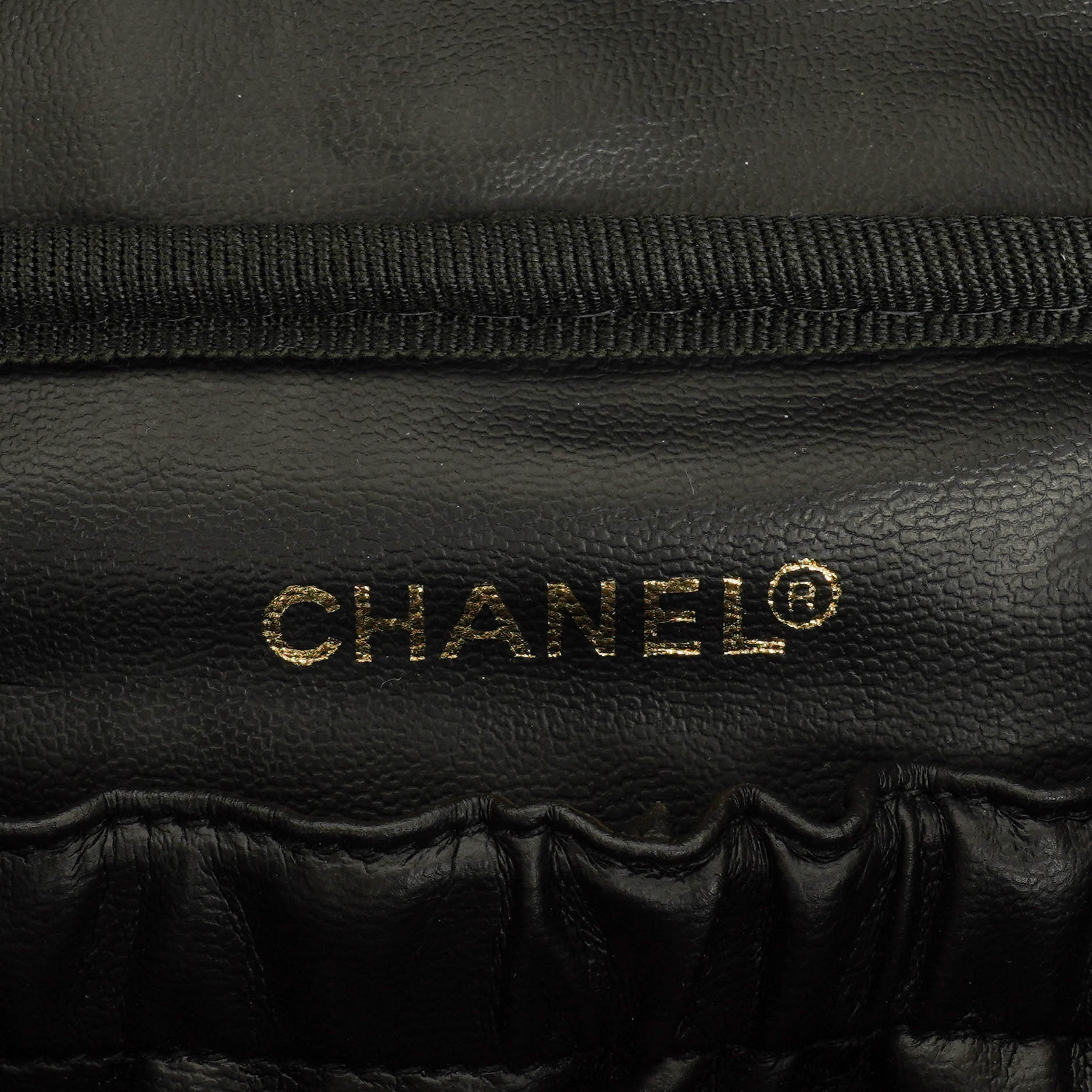 Chanel Vanity Case aus schwarzem gestepptem Kaviarleder