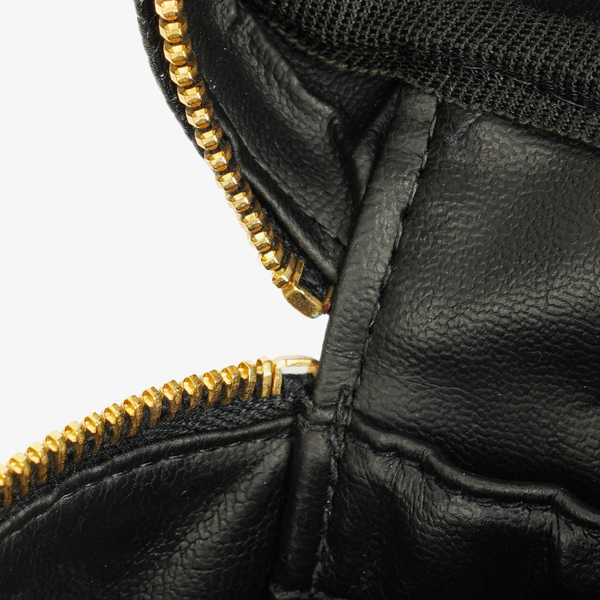 Chanel Vanity Case aus schwarzem gestepptem Kaviarleder