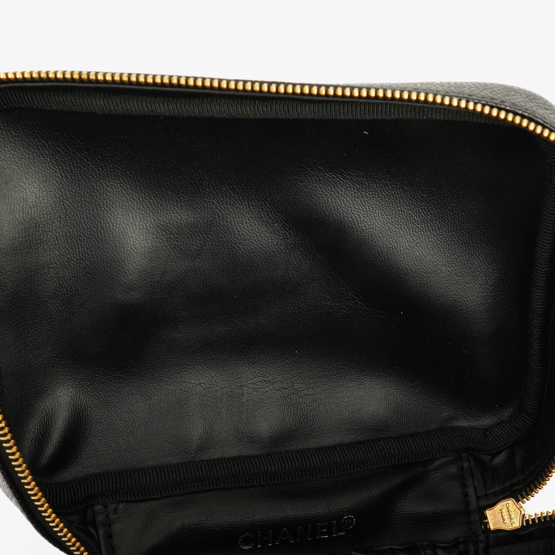 Chanel Vanity Case aus schwarzem gestepptem Kaviarleder
