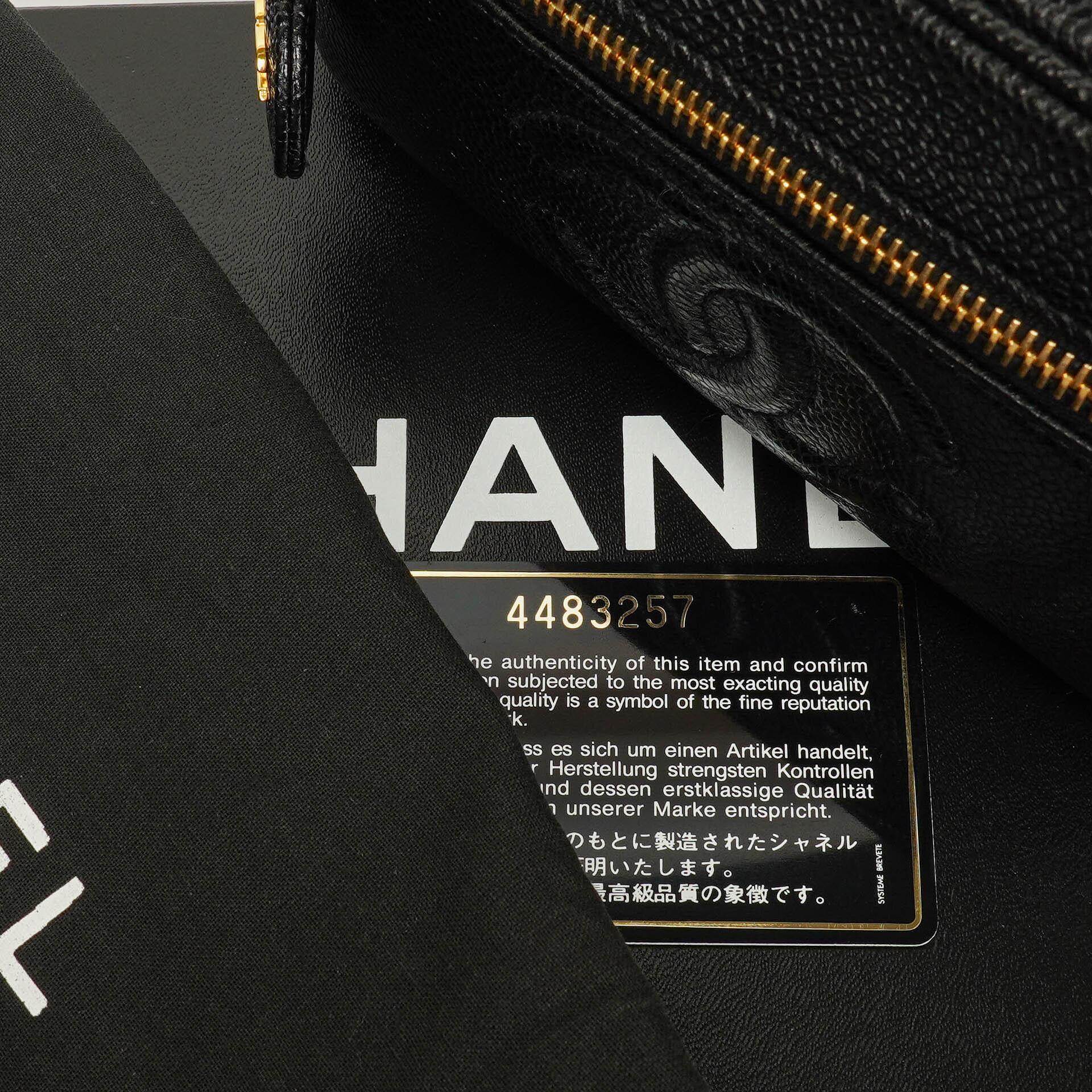 Chanel Vanity Case aus schwarzem gestepptem Kaviarleder