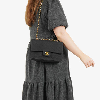 Chanel Double Flap Tasche in Schwarz gesteppt