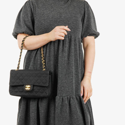 Chanel Double Flap Tasche in Schwarz gesteppt