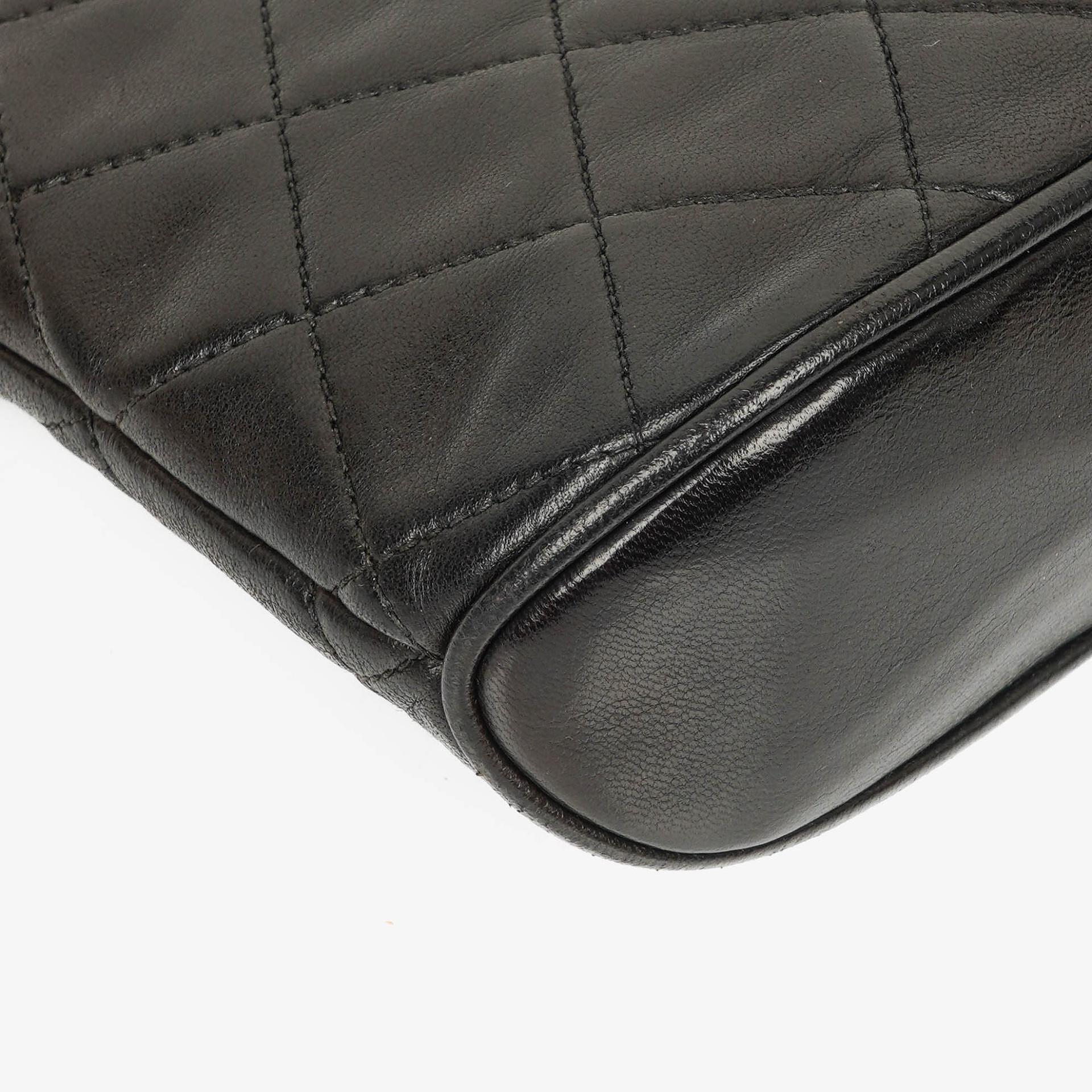 Chanel Umhängetasche aus schwarzem gestepptem Lammleder