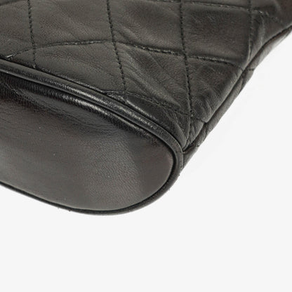 Chanel Umhängetasche aus schwarzem gestepptem Lammleder