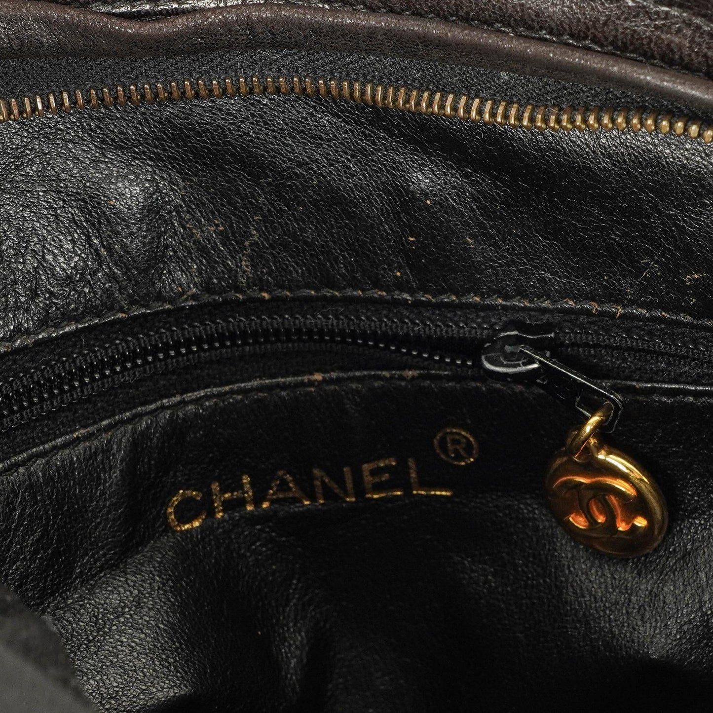 Chanel Umhängetasche aus schwarzem gestepptem Lammleder
