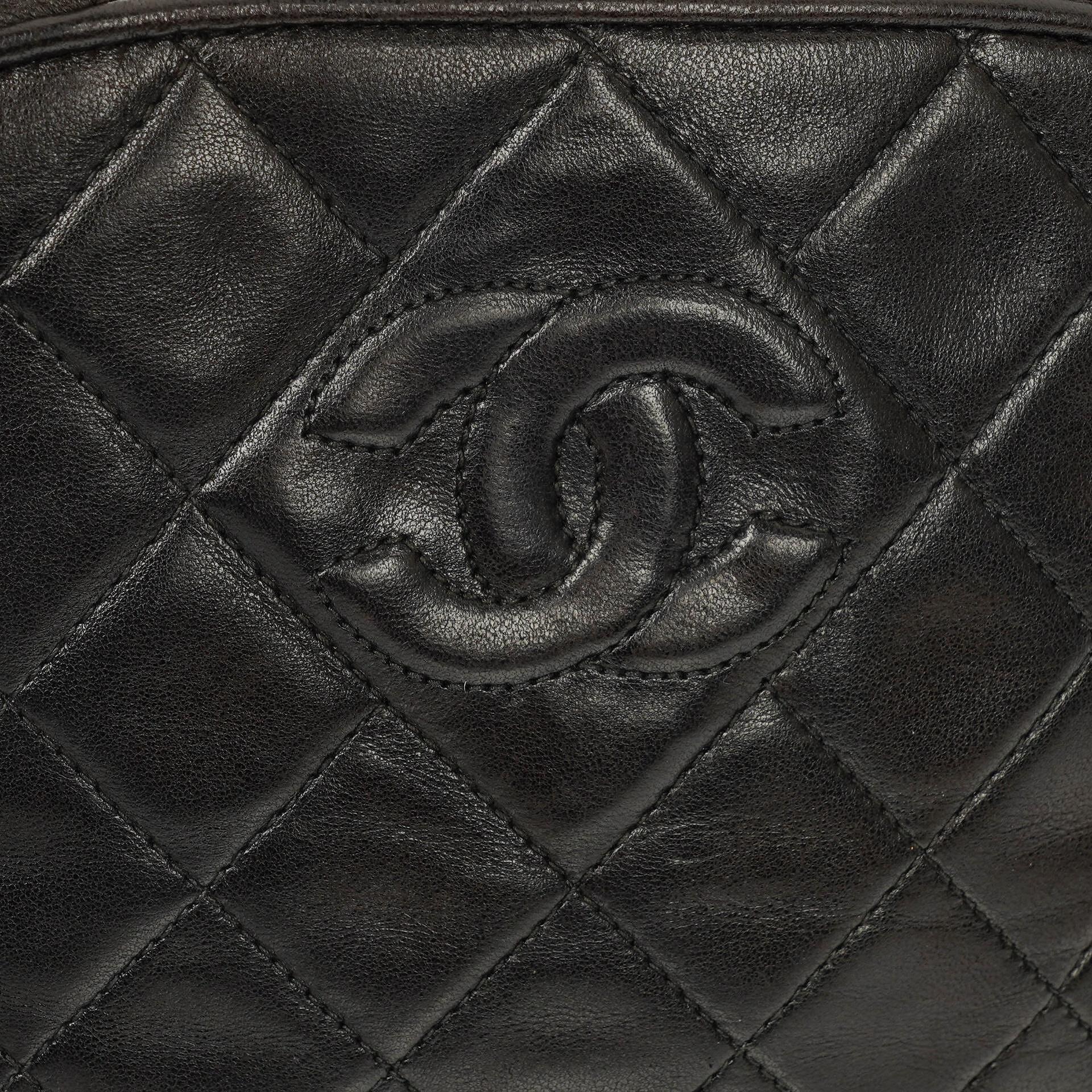 Chanel Umhängetasche aus schwarzem gestepptem Lammleder