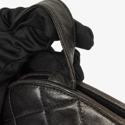 Chanel Umhängetasche aus schwarzem gestepptem Lammleder