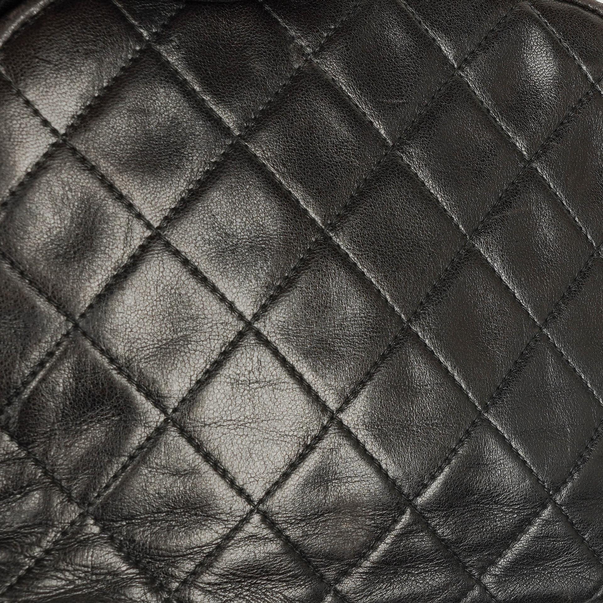 Chanel Umhängetasche aus schwarzem gestepptem Lammleder