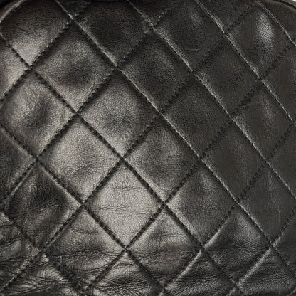 Chanel Umhängetasche aus schwarzem gestepptem Lammleder