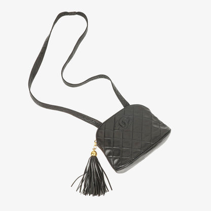 Chanel Umhängetasche aus schwarzem gestepptem Lammleder