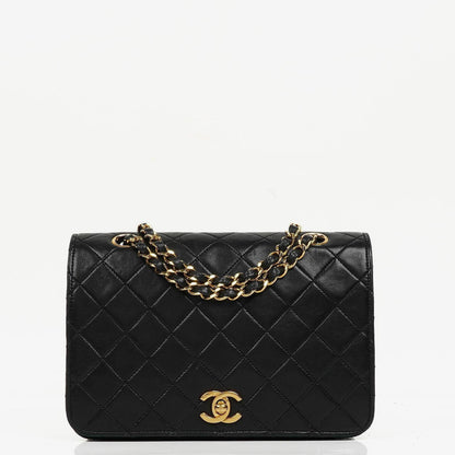 Chanel Full Flap Tasche aus schwarzem gestepptem Lammleder mit 24K Beschlägen