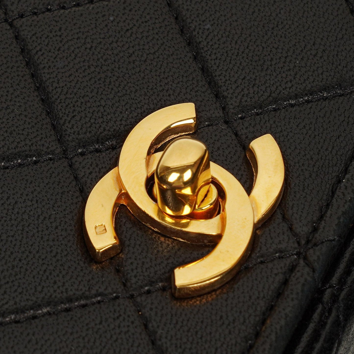 Chanel Full Flap Tasche aus schwarzem gestepptem Lammleder mit 24K Beschlägen