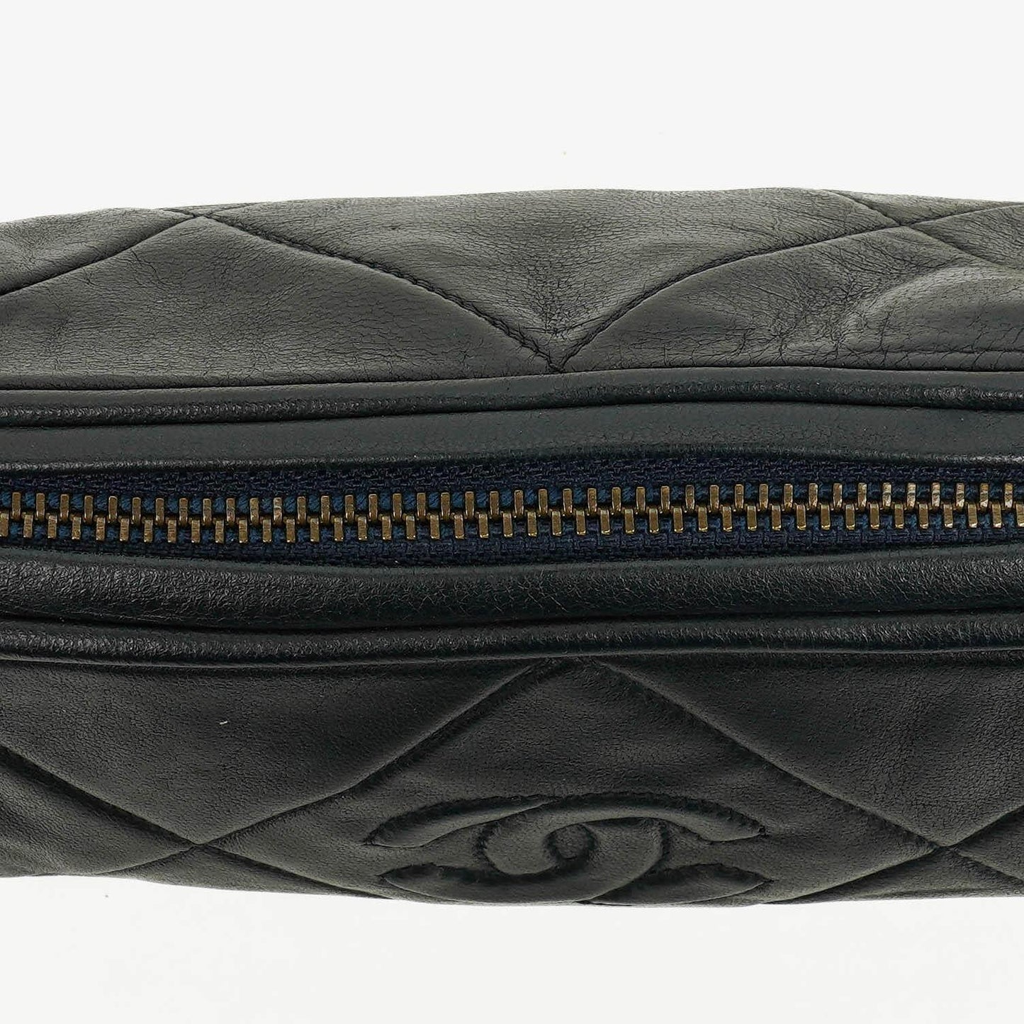 CHANEL Mini Barrel Quasten-Tasche aus schwarzem gestepptem Lammleder