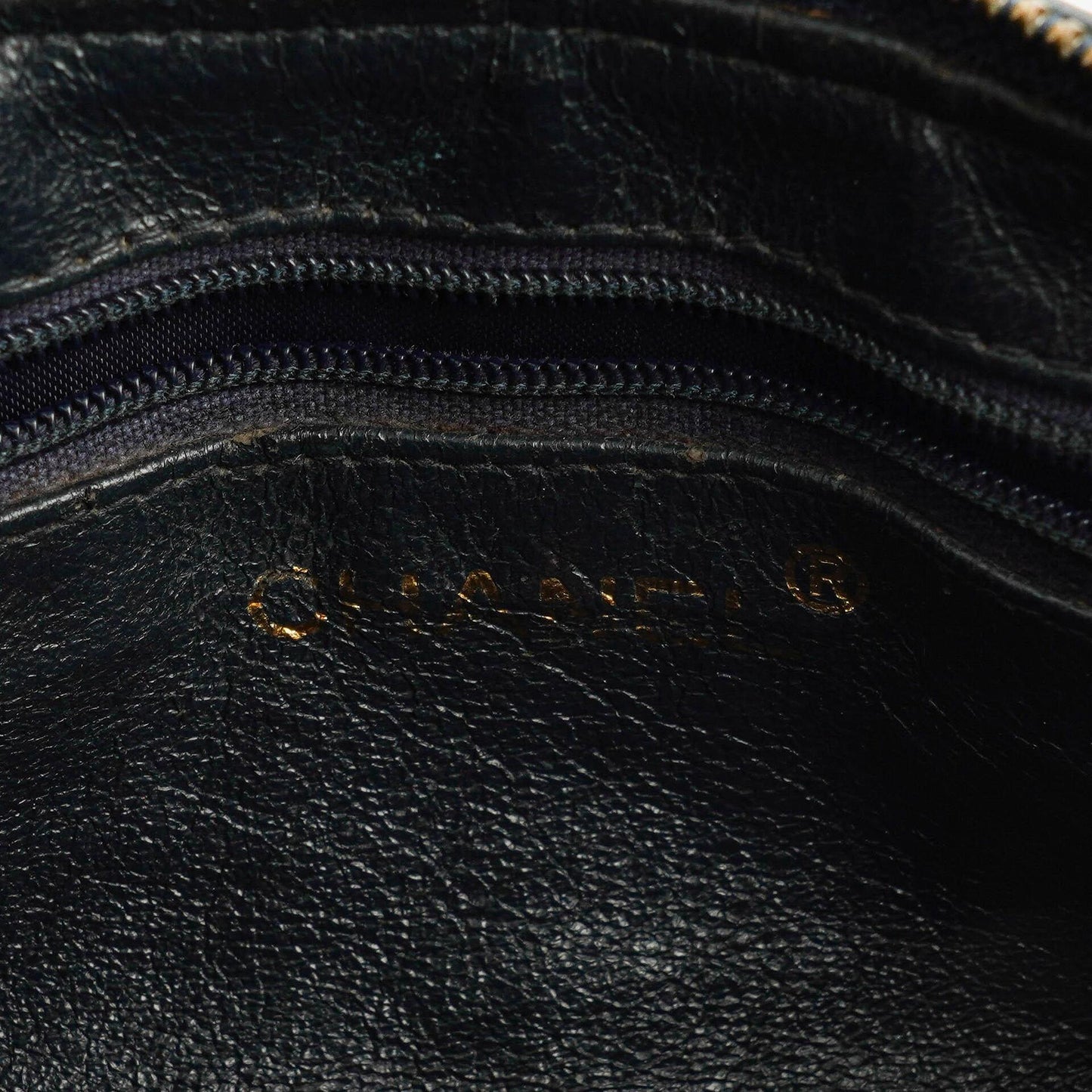 CHANEL Mini Barrel Quasten-Tasche aus schwarzem gestepptem Lammleder
